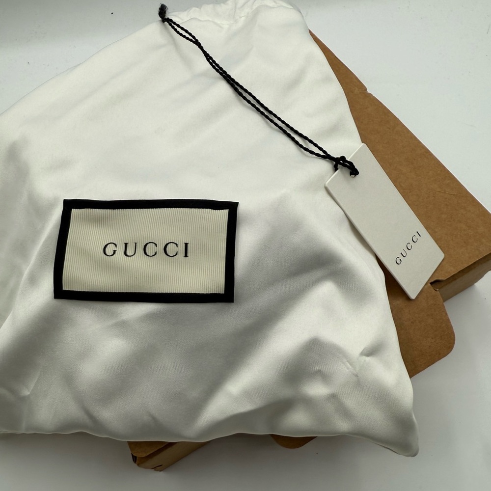 NWT Gucci Red leather adjustable strap with gold hardware NIB w/ dust bag - Picture 7 of 11